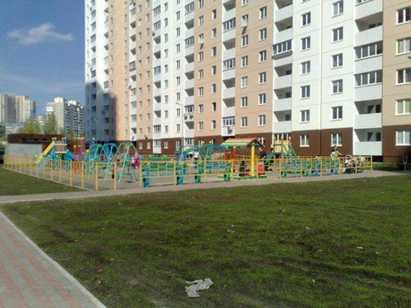 Продам квартиру. Київська область, Київ, Дарницький район, Урловская 38